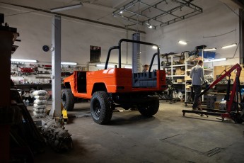 3-049-Vintage-Mercedes-GWagon-MagmaBeamOrange-070837