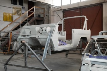 3-084-Vintage-Mercedes-GWagon-MagmaBeamOrange-070837