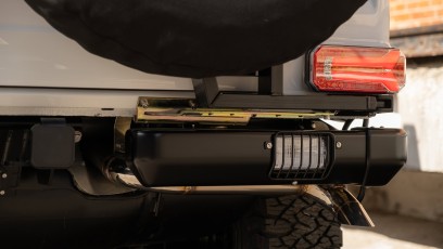 1-004-Custom-Mercedes-GWagon-PolarWhite-070800