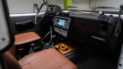 1-006-Custom-Mercedes-GWagon-PolarWhite-070800