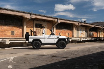 2B-002-Custom-Mercedes-GWagon-PolarWhite-070800