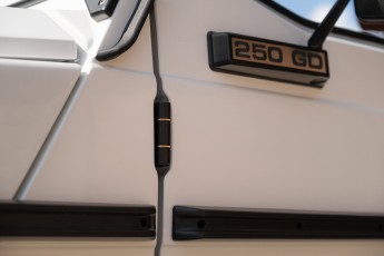 2B-034-Custom-Mercedes-GWagon-PolarWhite-070800