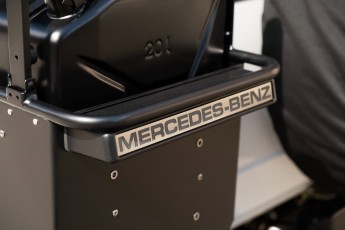 2B-050-Custom-Mercedes-GWagon-PolarWhite-070800