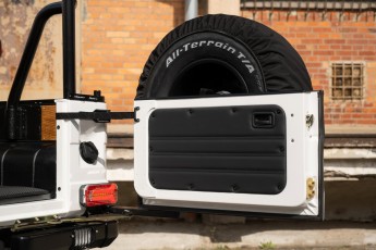 2B-075-Custom-Mercedes-GWagon-PolarWhite-070800