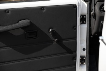2B-078-Custom-Mercedes-GWagon-PolarWhite-070800