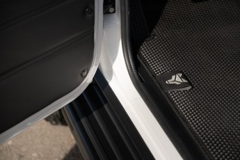 2B-080-Custom-Mercedes-GWagon-PolarWhite-070800