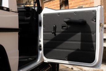 2B-100-Custom-Mercedes-GWagon-PolarWhite-070800