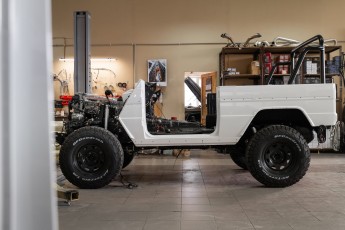 3-042-Custom-Mercedes-GWagon-PolarWhite-070800