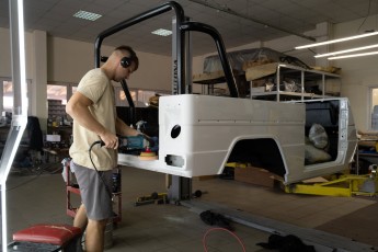 3-066-Custom-Mercedes-GWagon-PolarWhite-070800