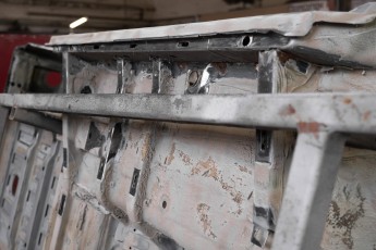 3-112-Custom-Mercedes-GWagon-PolarWhite-070800